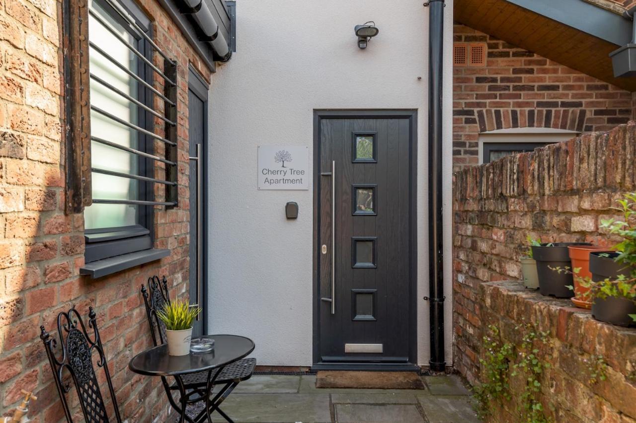 Modern Duplex Apt With 75 Inch Tv I Pass The Keys York Exterior foto