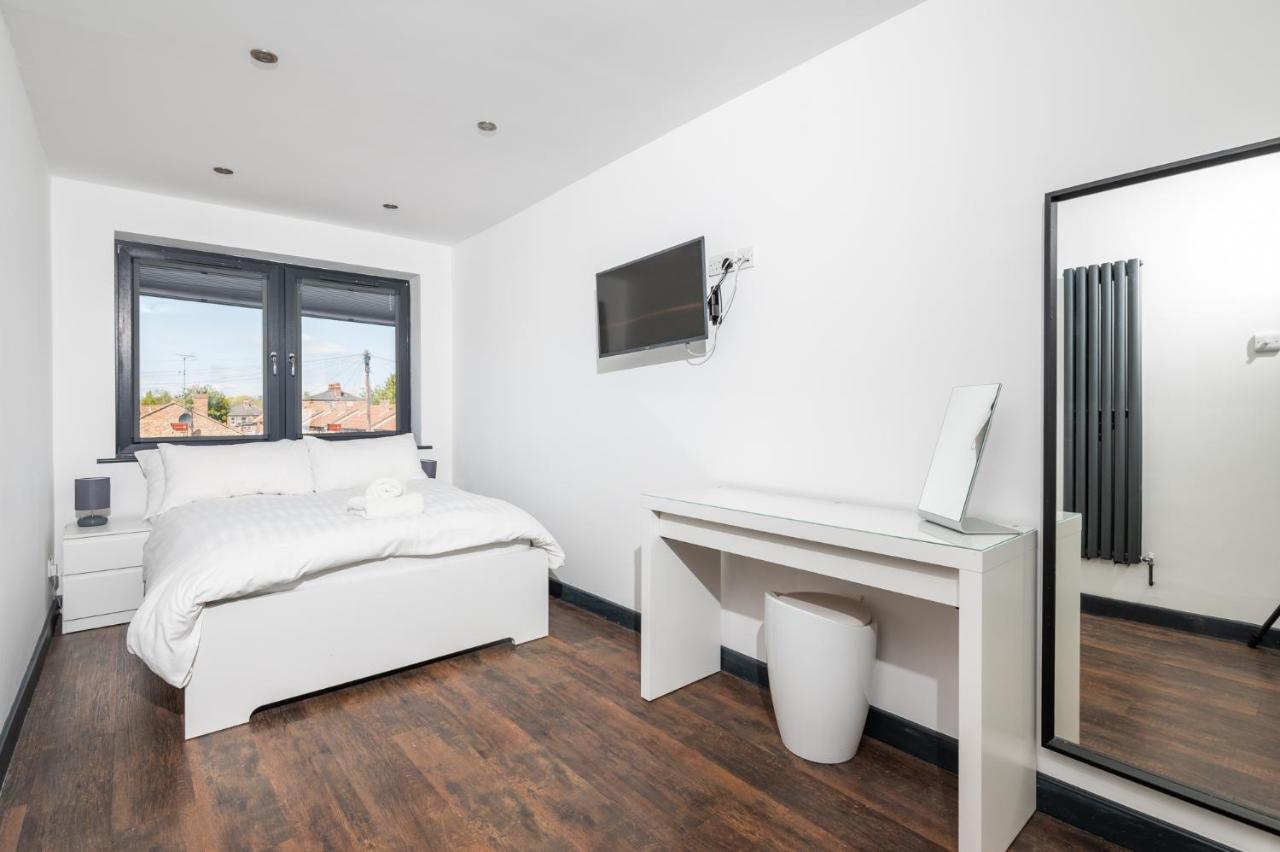 Modern Duplex Apt With 75 Inch Tv I Pass The Keys York Exterior foto