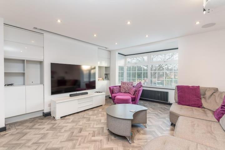 Modern Duplex Apt With 75 Inch Tv I Pass The Keys York Exterior foto